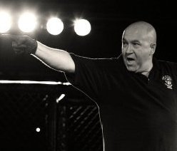 Referee Frank Geric